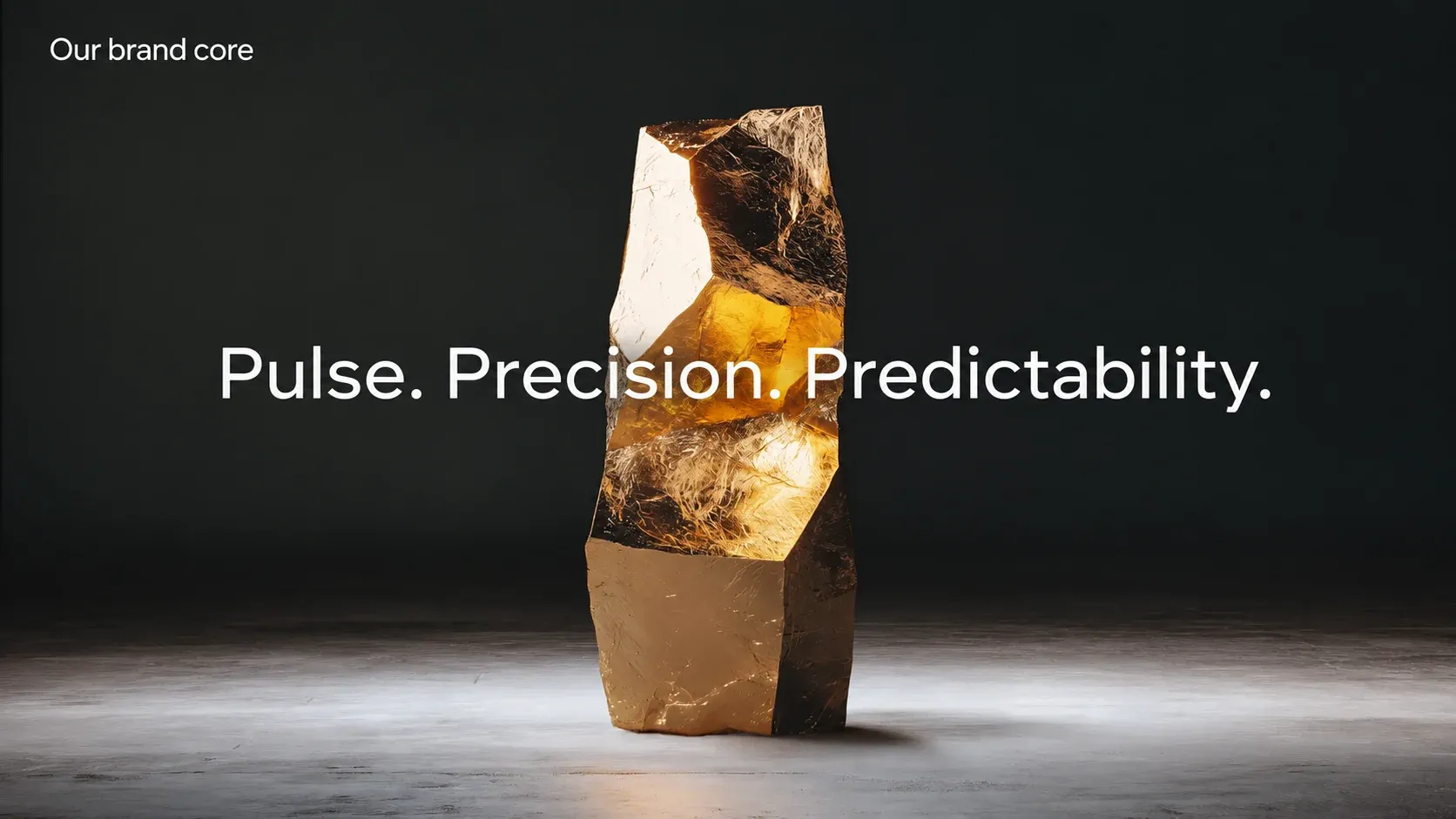 Brändin ydin -dia: Pulse. Precision. Predictability. hehkuvan kultaisen metallikappaleen päällä.